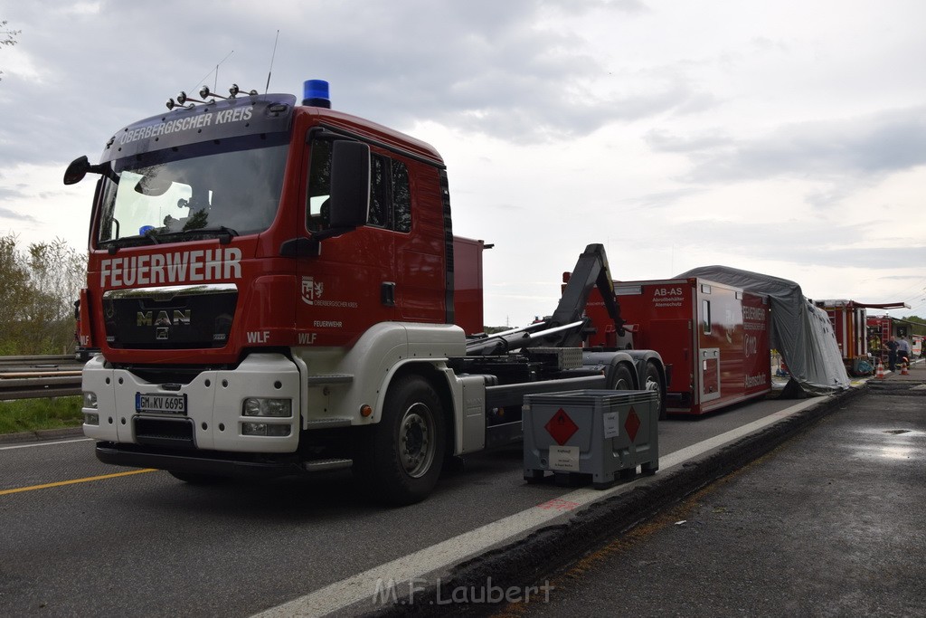 VU Gefahrgut LKW umgestuerzt A 4 Rich Koeln Hoehe AS Gummersbach P071.JPG - Miklos Laubert